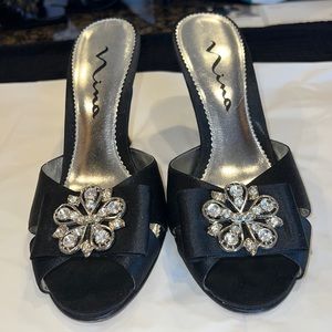 Cute and comfy heels from Nina. Size 7 1/2. Worn a few times-Excellent condition